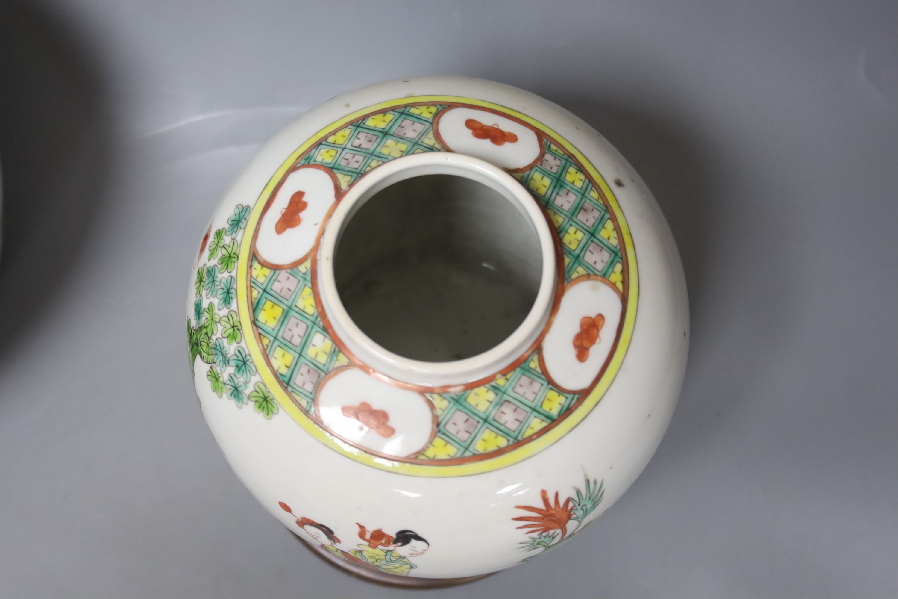 Three large 20th century Chinese porcelain famille verte jars and covers, tallest 21cm